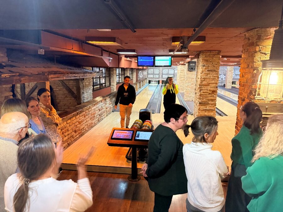 Gruppe beim Bowling-Abend
